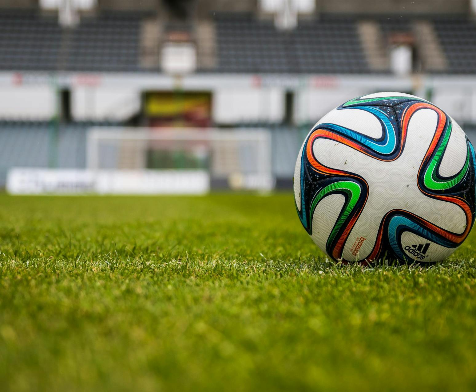 the-ball-stadion-football-the-pitch-47354-1