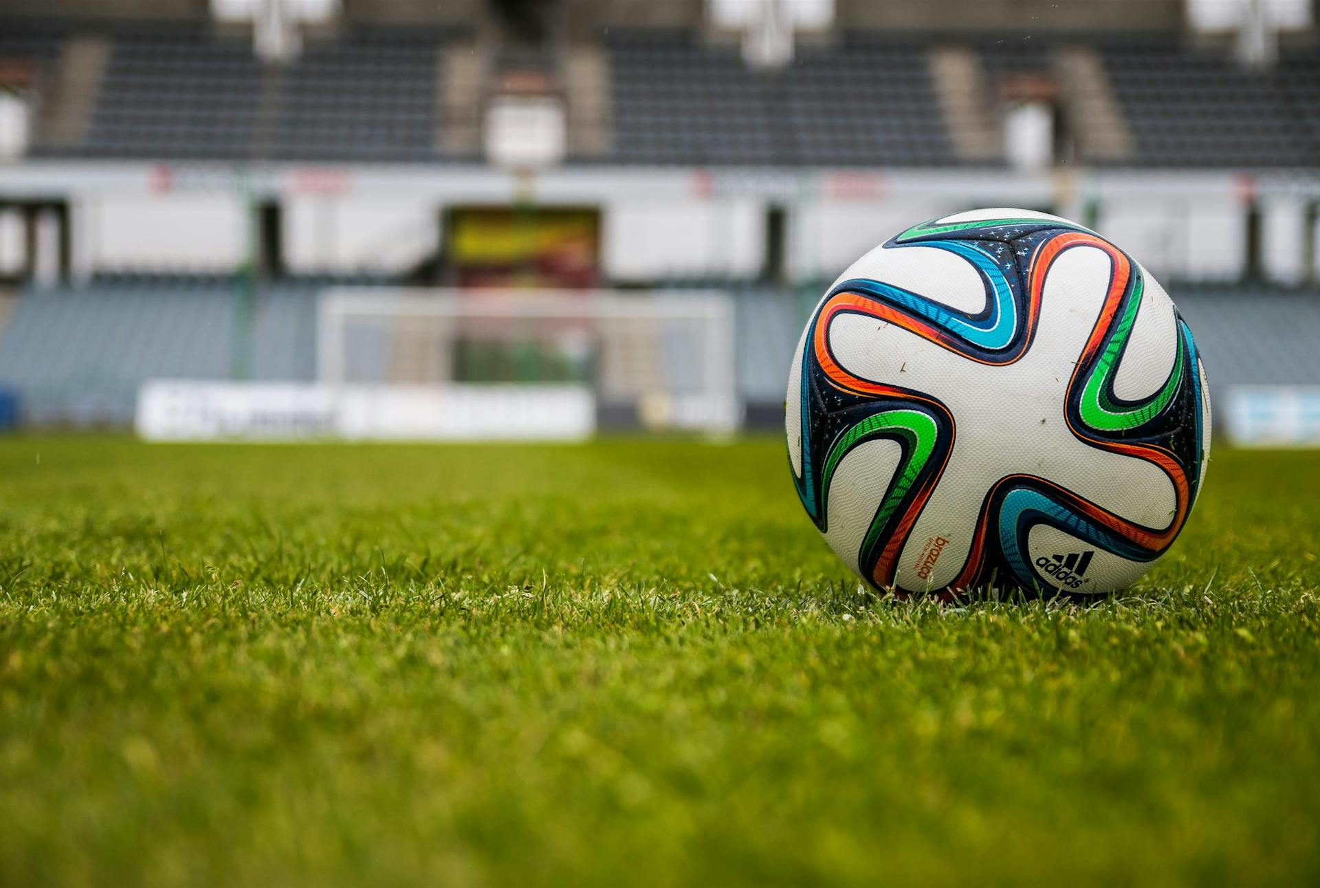 the-ball-stadion-football-the-pitch-47354-2