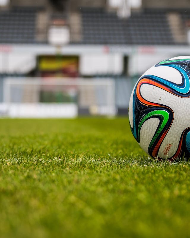 the-ball-stadion-football-the-pitch-47354-3